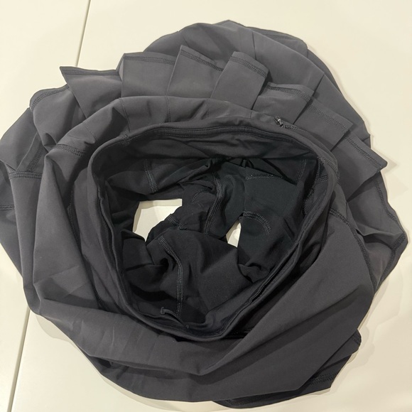 Lululemon Skirt Size 2 - Picture 5 of 6